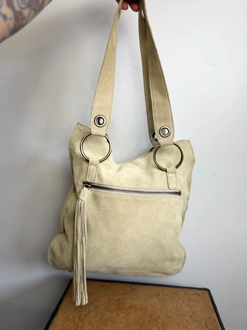 Vintage Guess Suede Shoulder Bag Beige Boho Tassel Leather Y2K - Picture 4 of 14